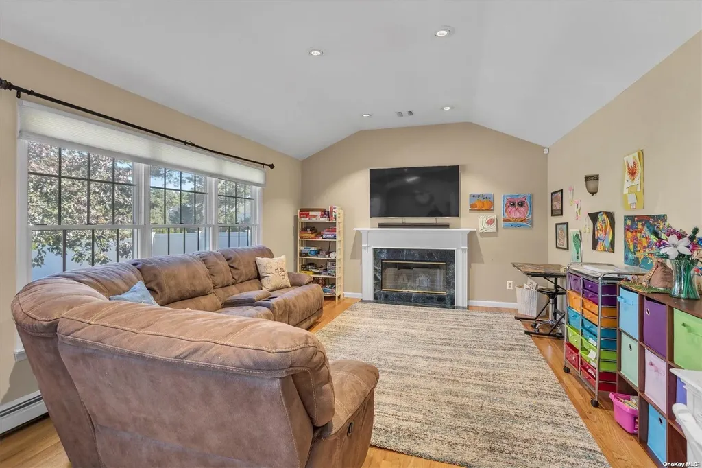17 Pine Edge Place Dix Hills NY 11746
