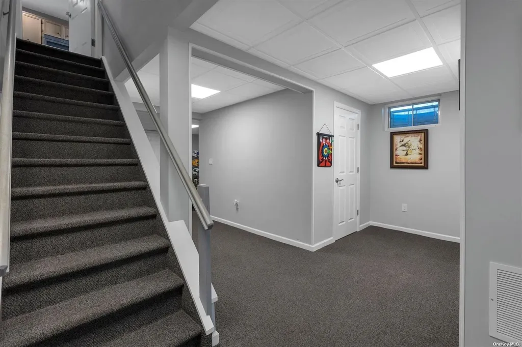 17 Pine Edge Place Dix Hills NY 11746