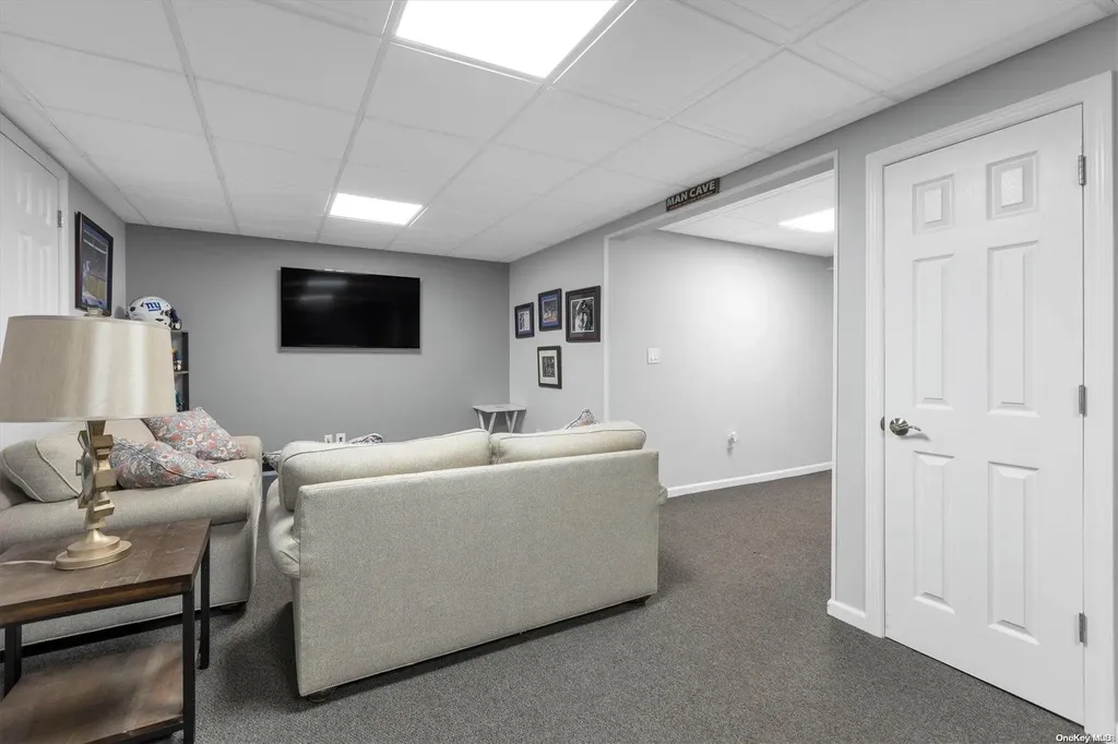 17 Pine Edge Place Dix Hills NY 11746
