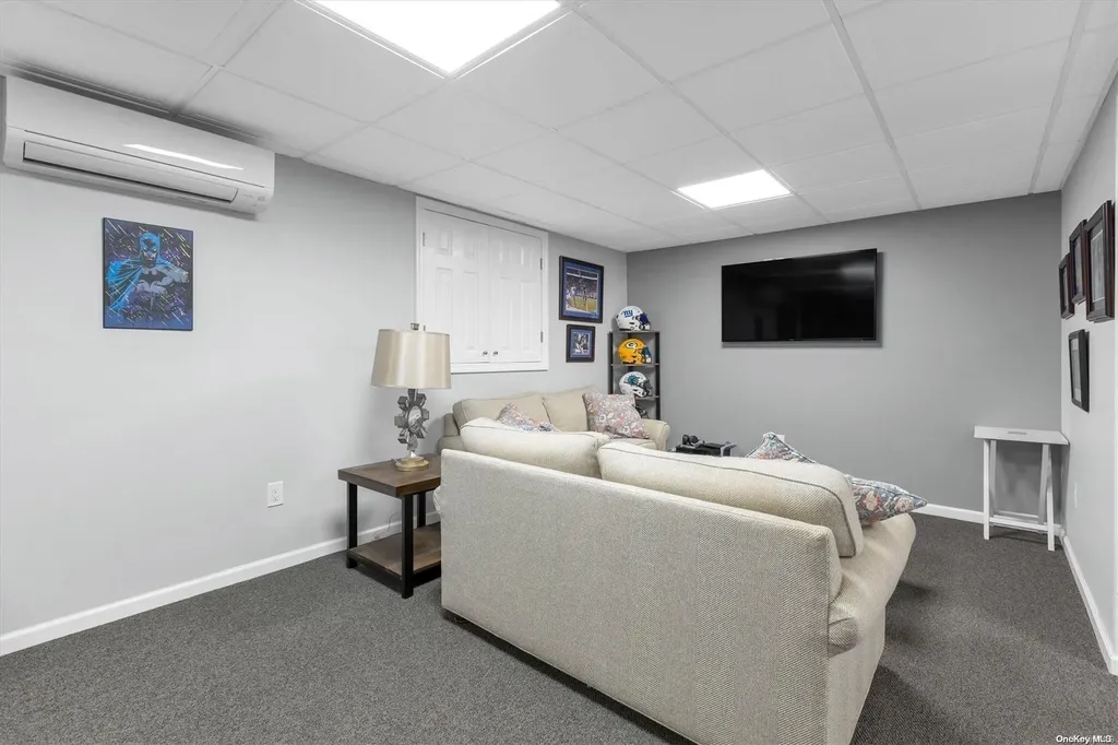 17 Pine Edge Place Dix Hills NY 11746