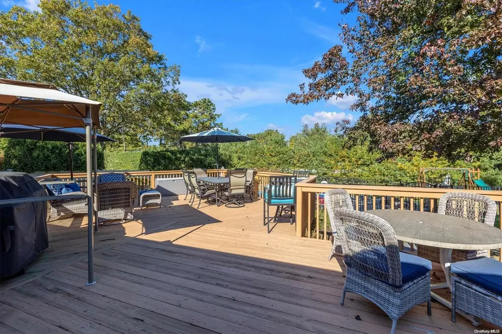 17 Pine Edge Place Dix Hills NY 11746