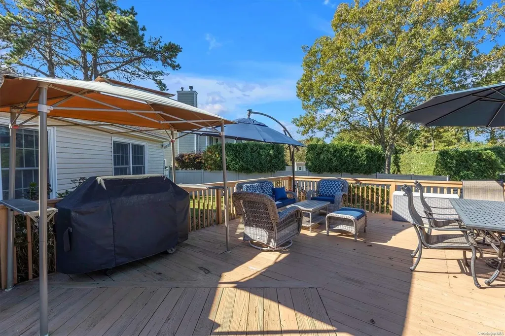 17 Pine Edge Place Dix Hills NY 11746