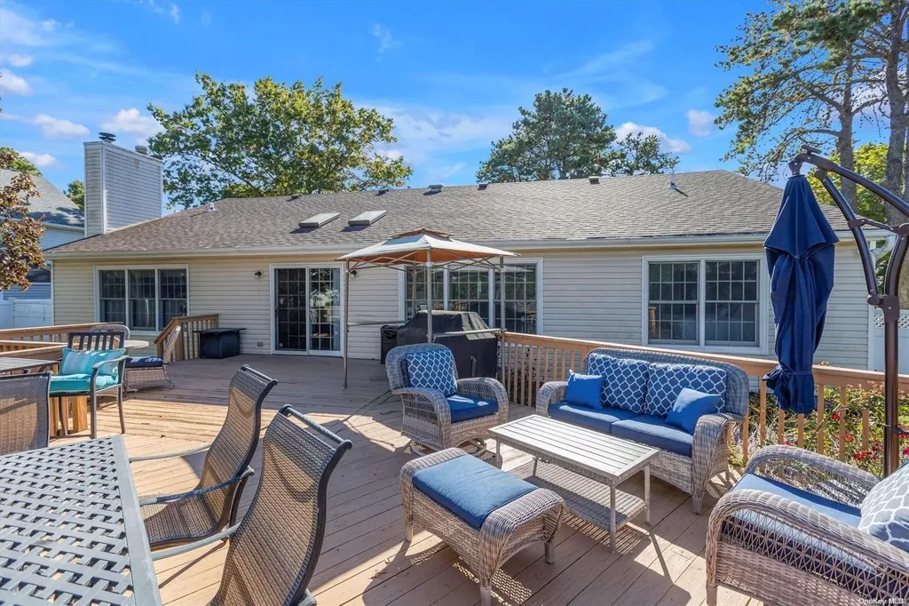 17 Pine Edge Place Dix Hills NY 11746