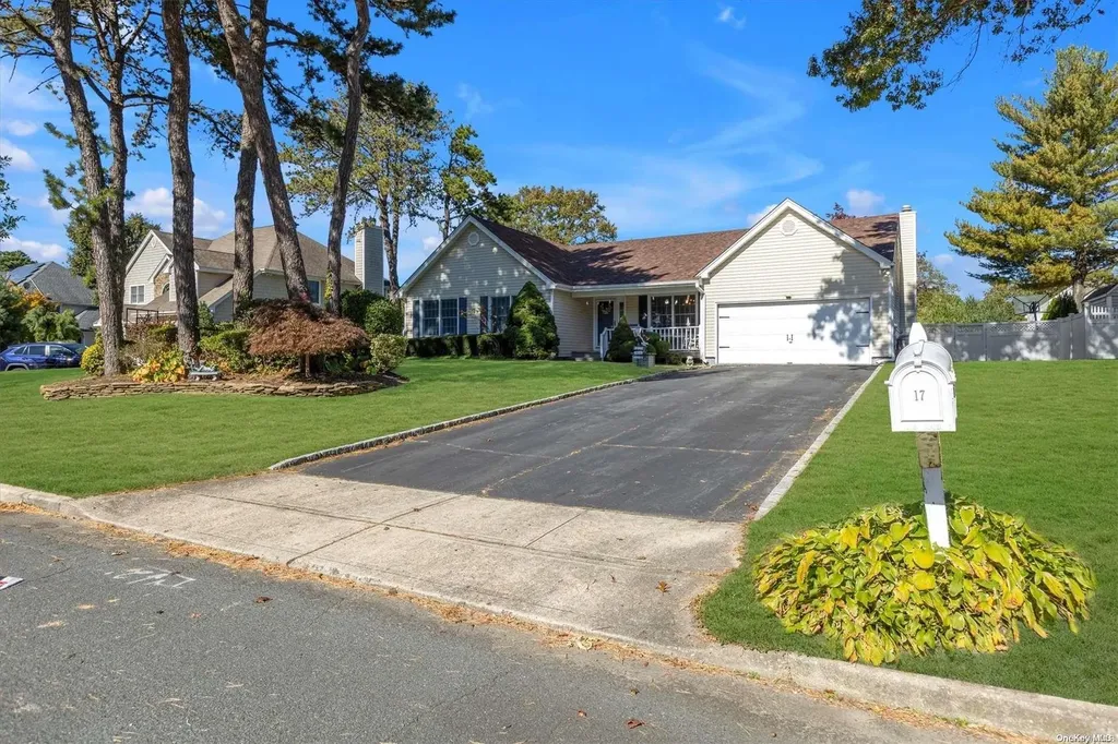 17 Pine Edge Place Dix Hills NY 11746