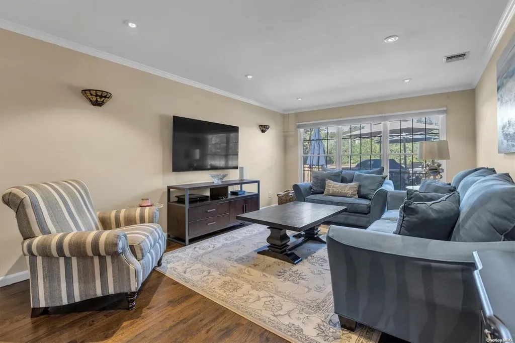 17 Pine Edge Place Dix Hills NY 11746