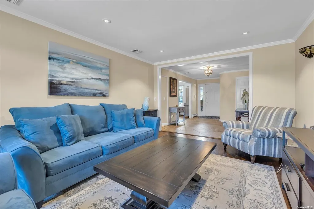 17 Pine Edge Place Dix Hills NY 11746