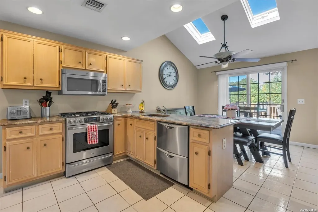 17 Pine Edge Place Dix Hills NY 11746