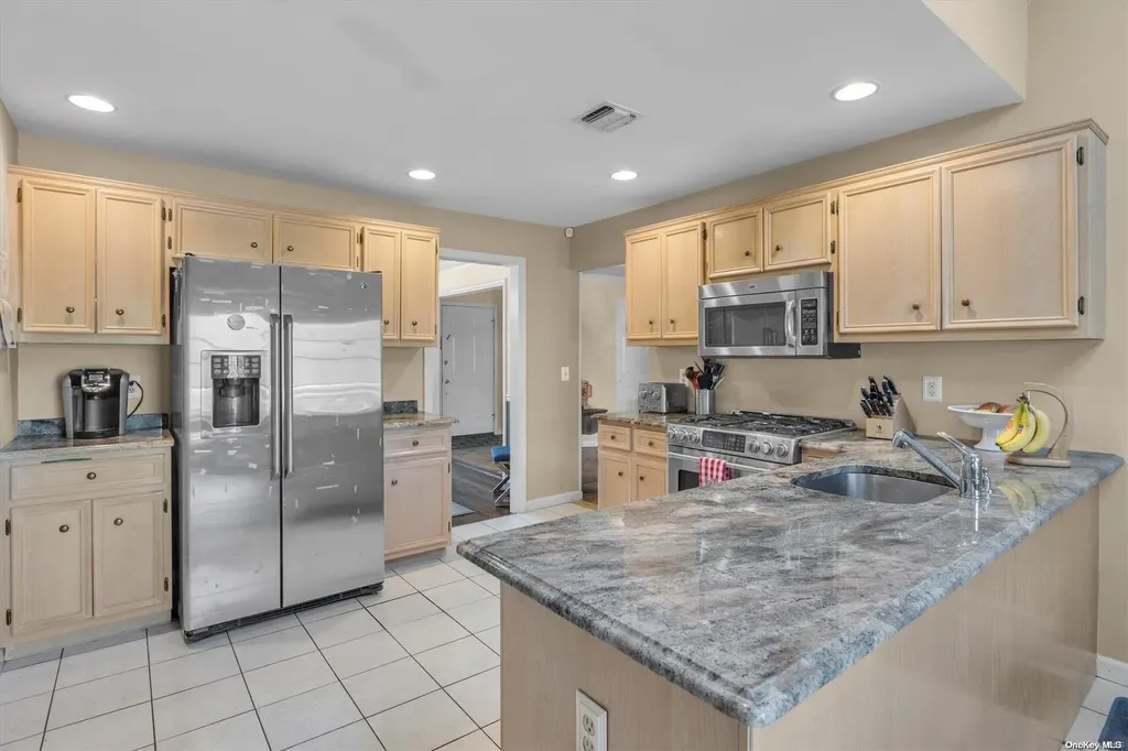 17 Pine Edge Place Dix Hills NY 11746