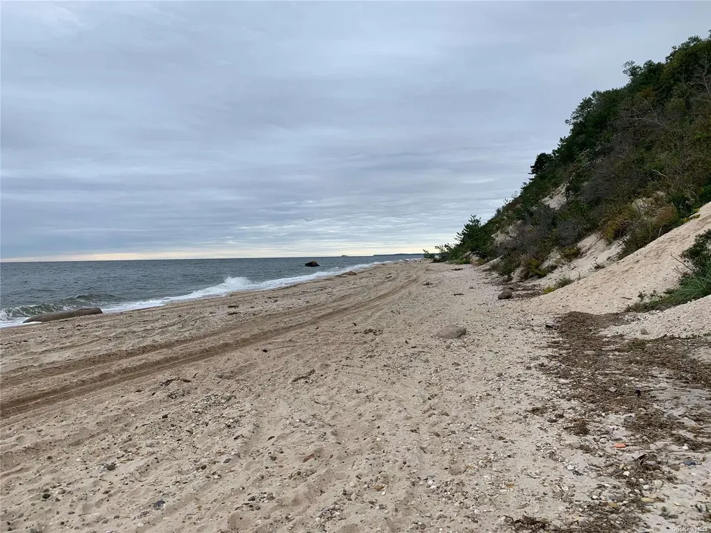 3994 Sound Avenue Riverhead NY 11901