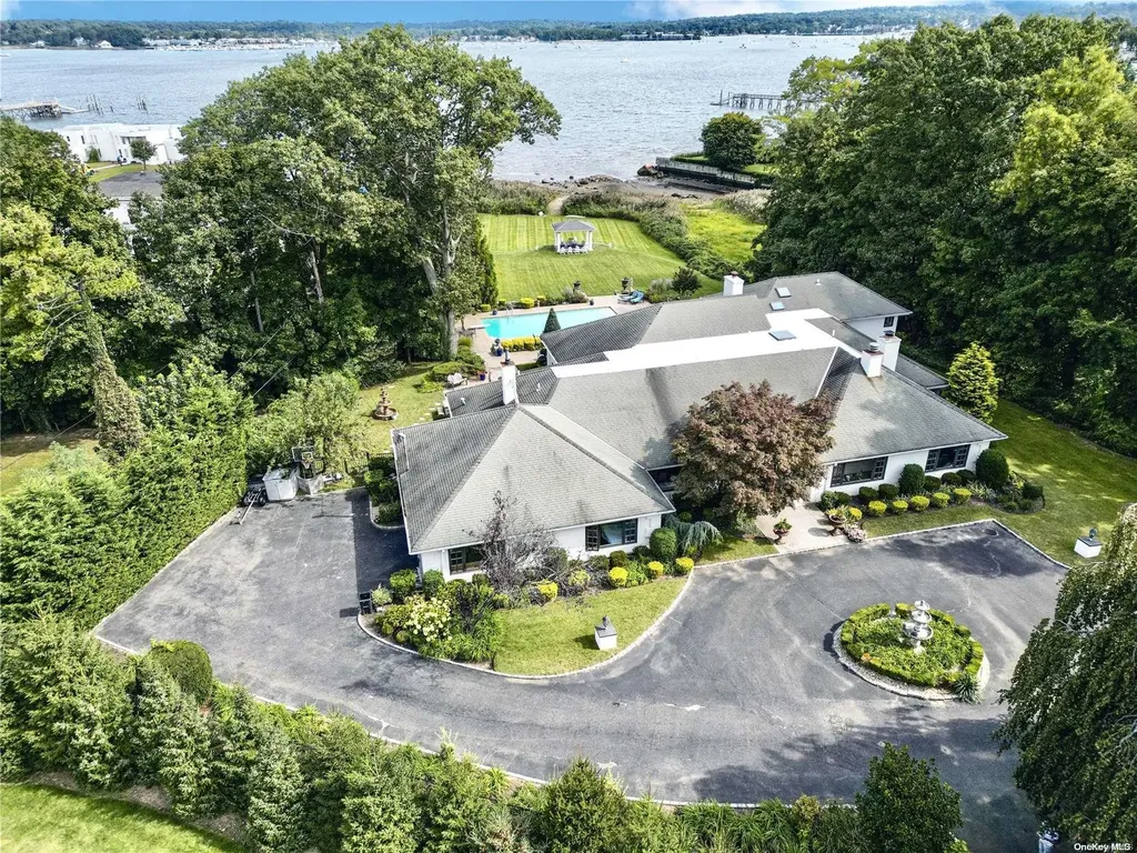 3a Foxwood Road Great Neck NY 11024