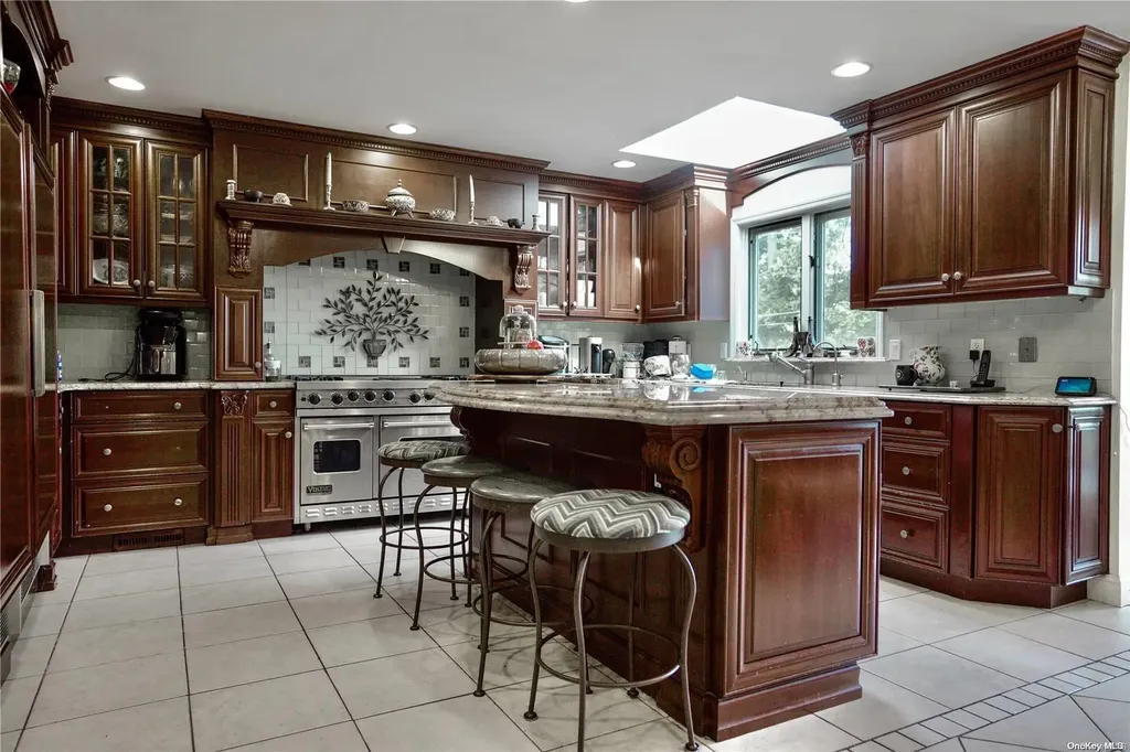 3a Foxwood Road Great Neck NY 11024