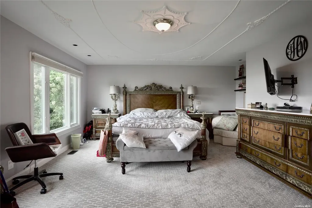 3a Foxwood Road Great Neck NY 11024