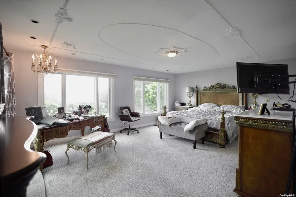 3a Foxwood Road Great Neck NY 11024