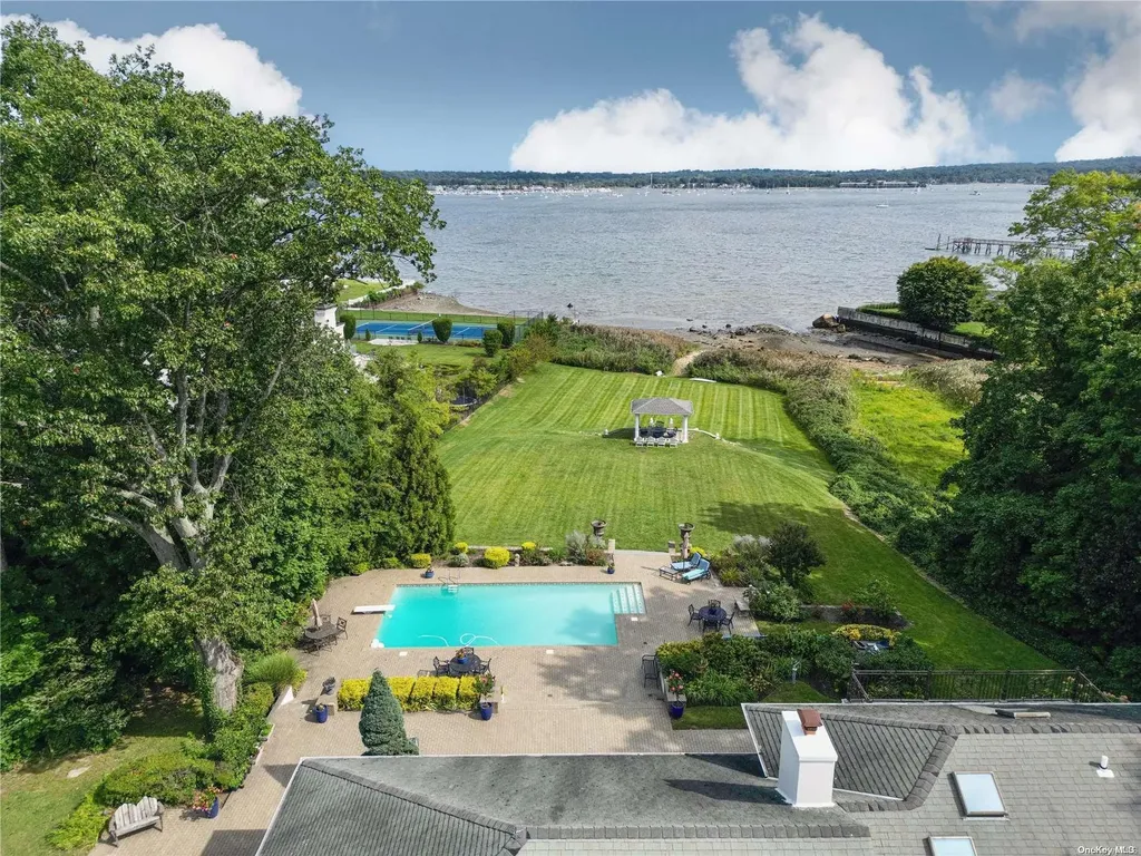 3a Foxwood Road Great Neck NY 11024