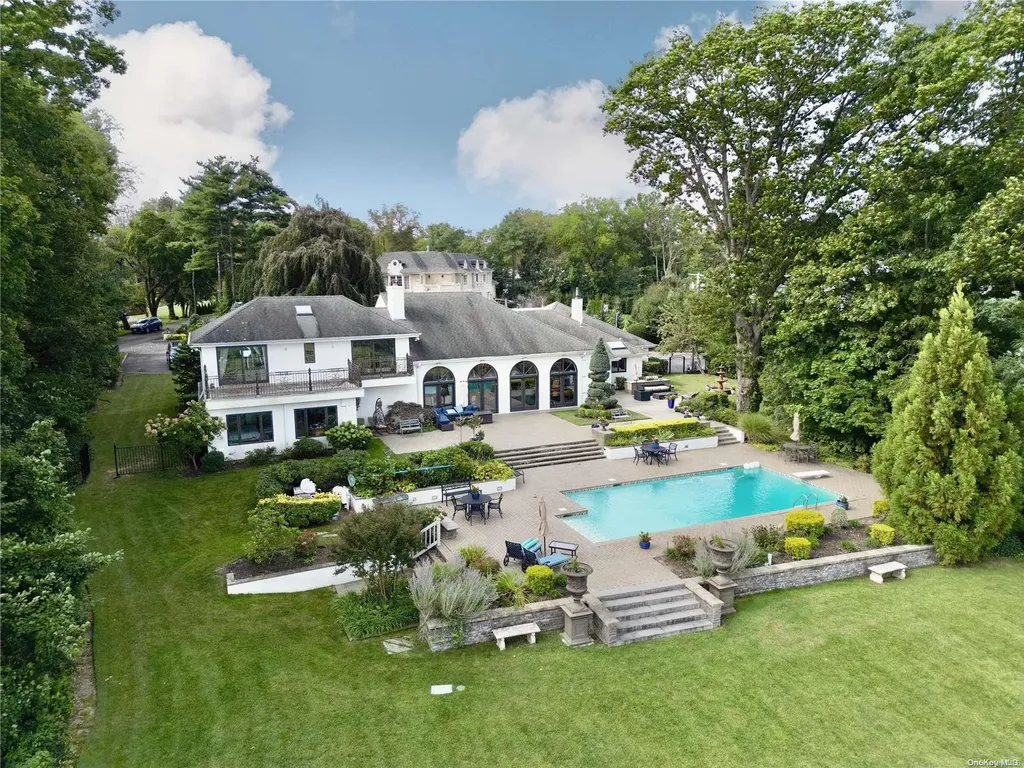 3a Foxwood Road Great Neck NY 11024