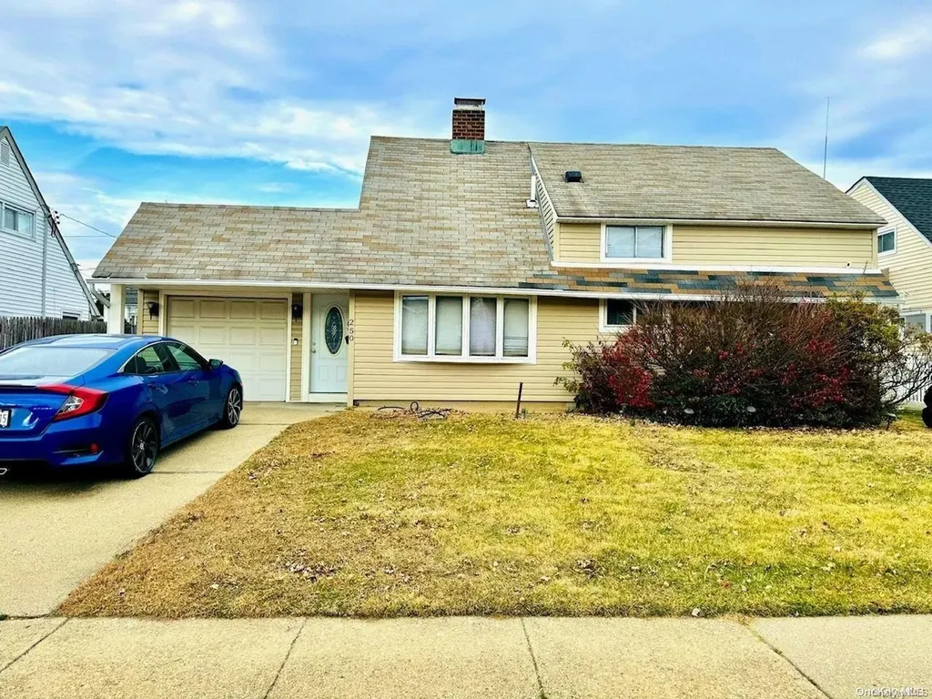 250 Blacksmith Road Levittown NY 11756