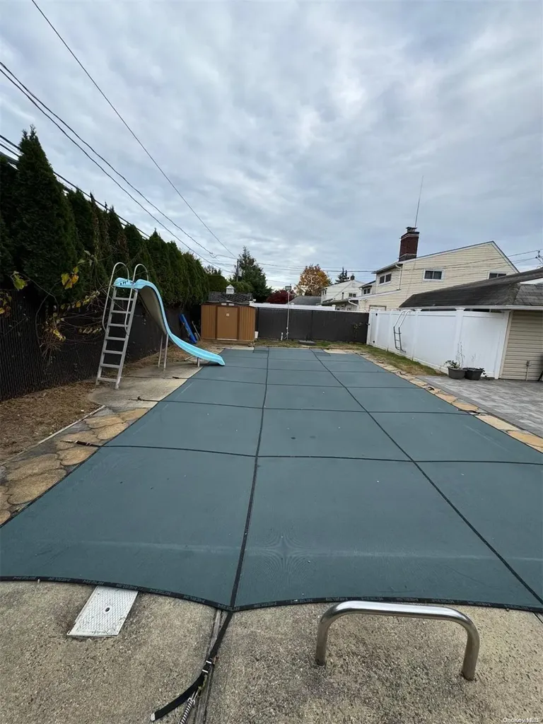 250 Blacksmith Road Levittown NY 11756