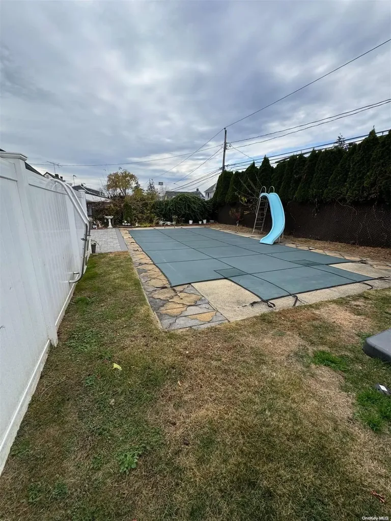 250 Blacksmith Road Levittown NY 11756