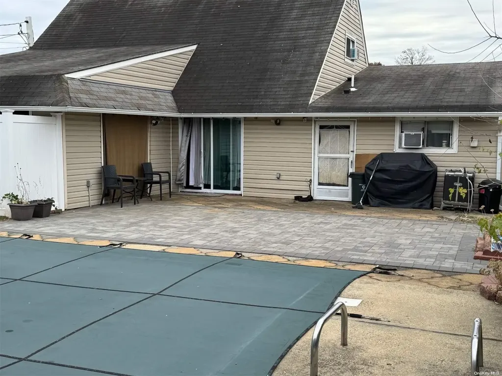 250 Blacksmith Road Levittown NY 11756