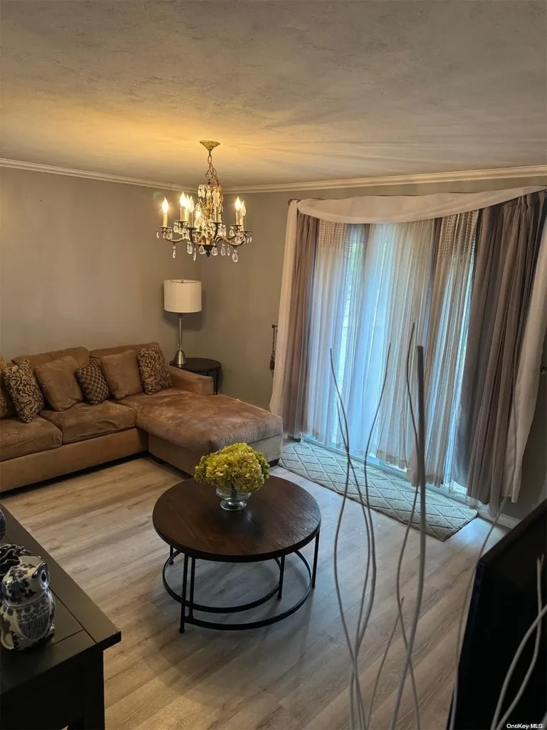 250 Blacksmith Road Levittown NY 11756