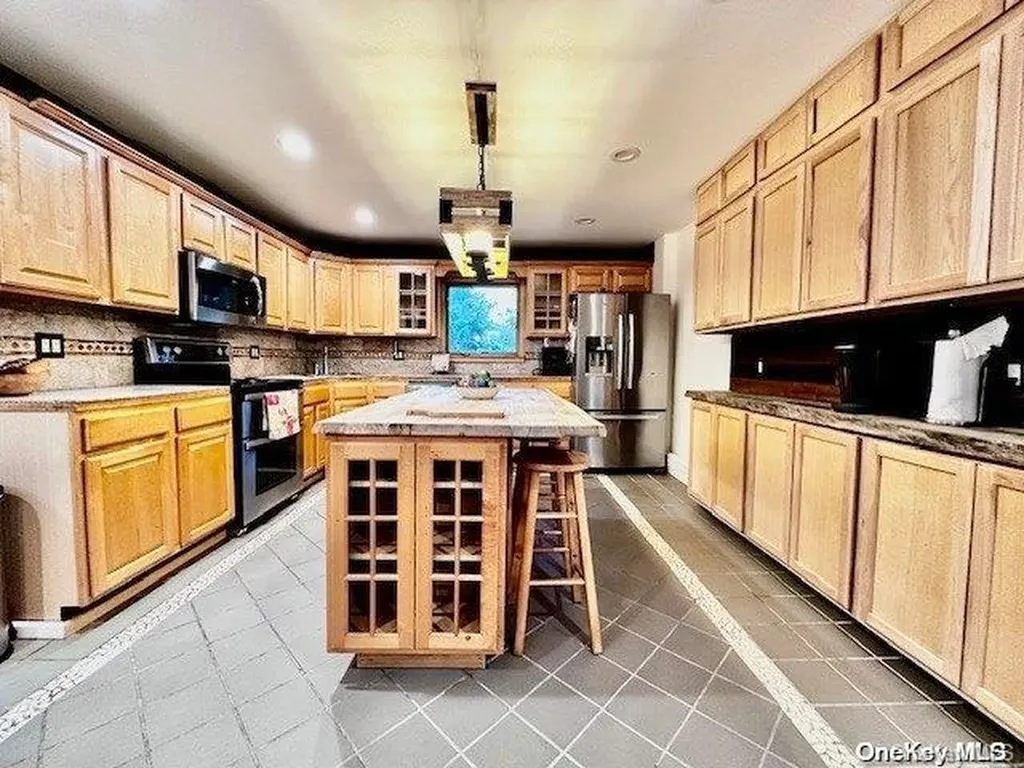 7 Chestnut Place Mastic Beach NY 11951
