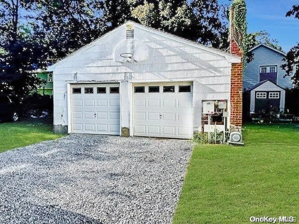 7 Chestnut Place Mastic Beach NY 11951