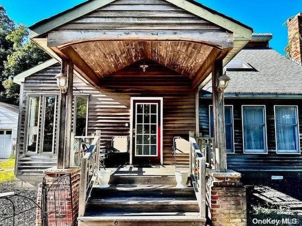 7 Chestnut Place Mastic Beach NY 11951