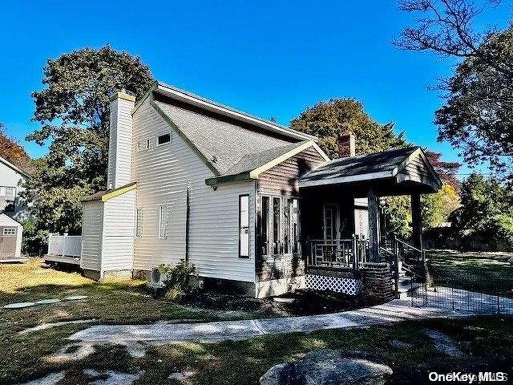 7 Chestnut Place Mastic Beach NY 11951