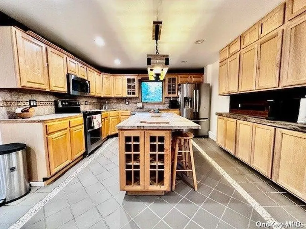 7 Chestnut Place Mastic Beach NY 11951