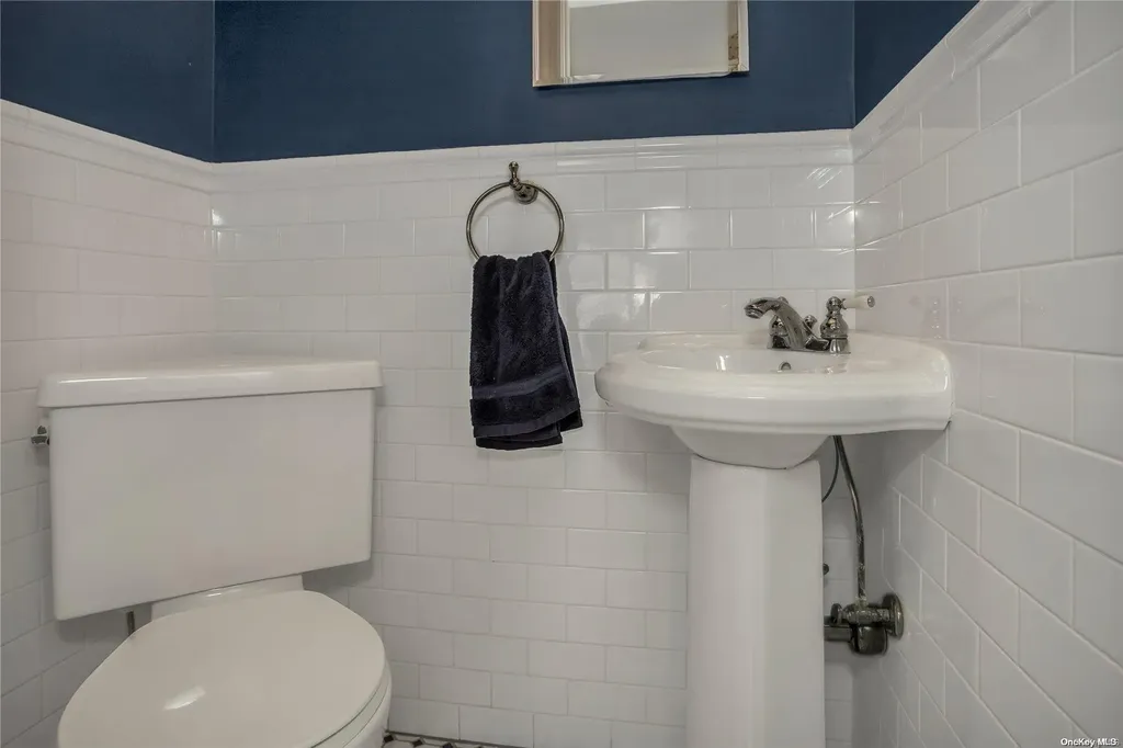 82 Fenimore Street Lynbrook NY 11563