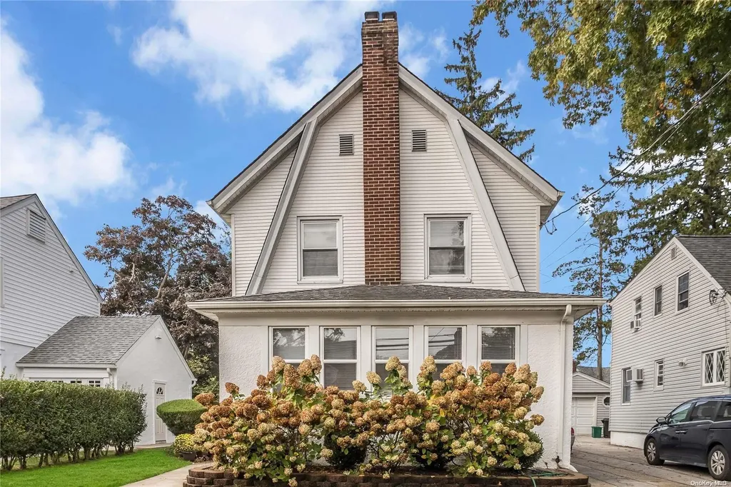82 Fenimore Street Lynbrook NY 11563