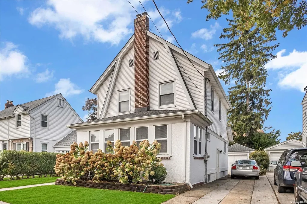 82 Fenimore Street Lynbrook NY 11563