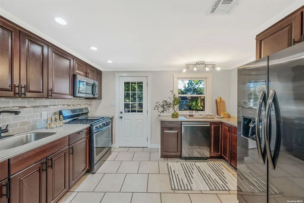 1350 Potter Boulevard Bay Shore NY 11706