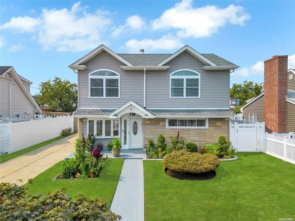 871 Grand Boulevard Westbury NY 11590