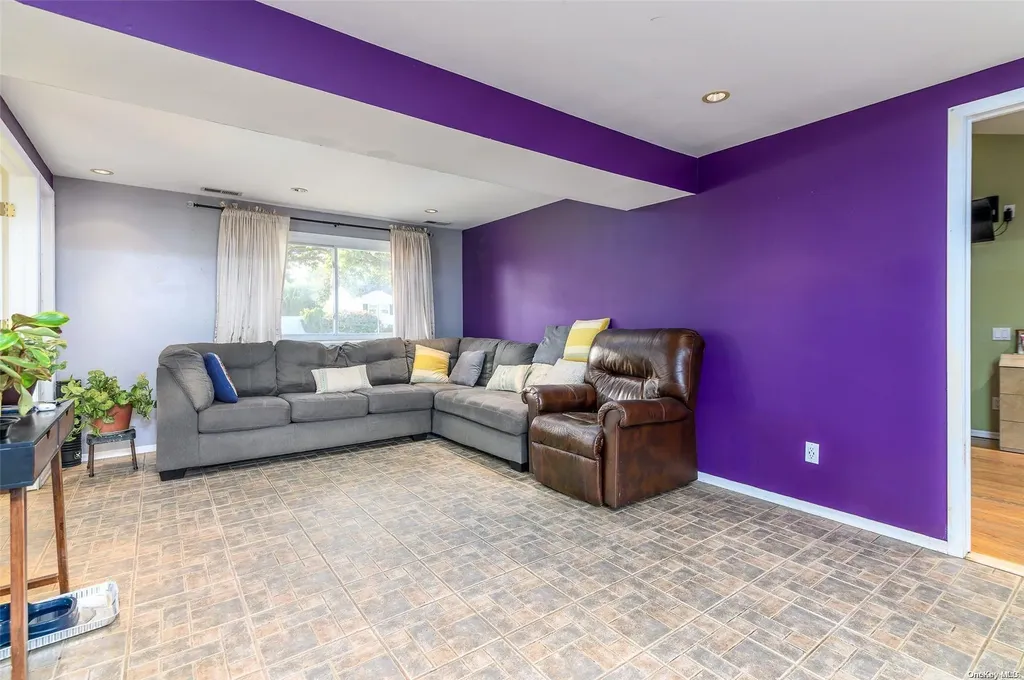 185 Broadway Brentwood NY 11717