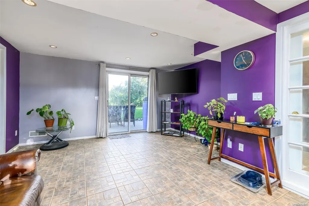 185 Broadway Brentwood NY 11717