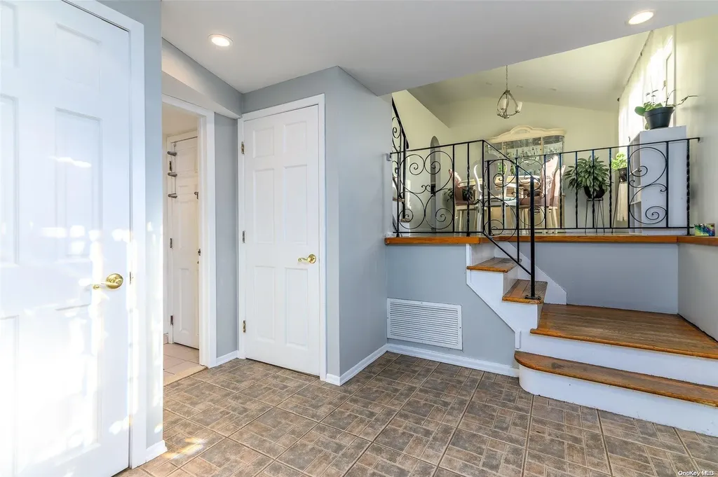 185 Broadway Brentwood NY 11717