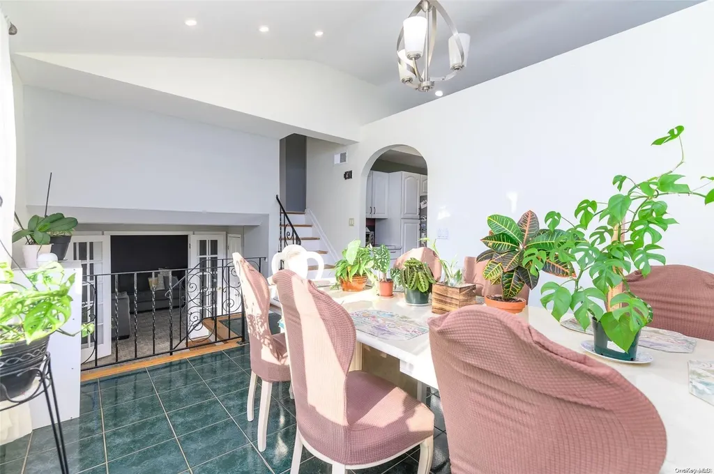 185 Broadway Brentwood NY 11717