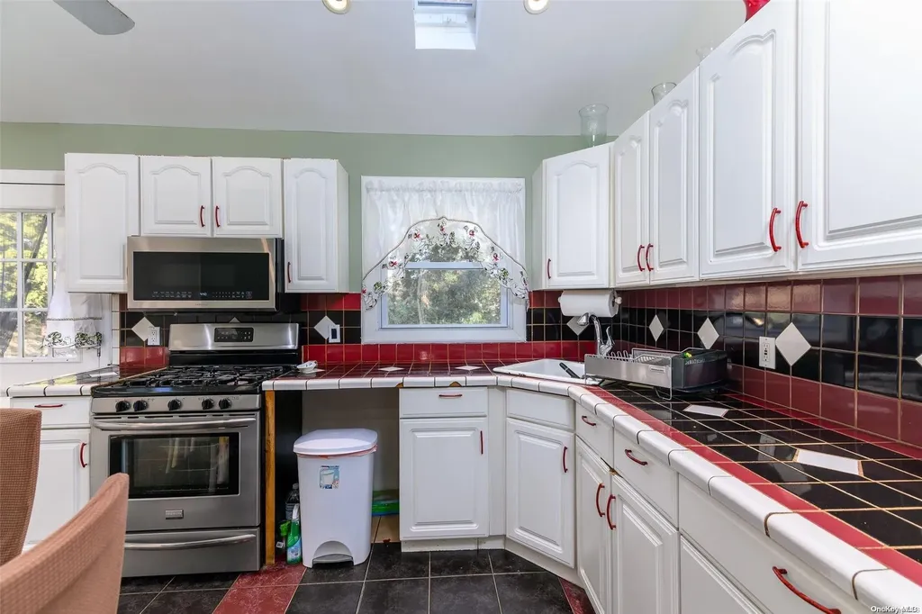 185 Broadway Brentwood NY 11717