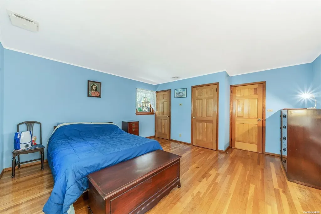 77 Stony Hill Path Smithtown NY 11787
