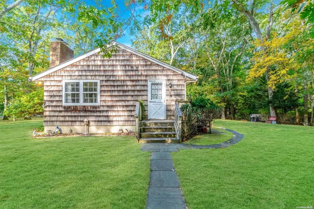77 Stony Hill Path Smithtown NY 11787