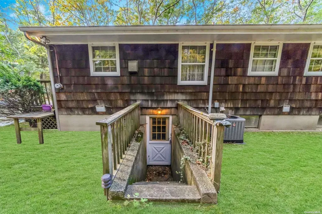 77 Stony Hill Path Smithtown NY 11787