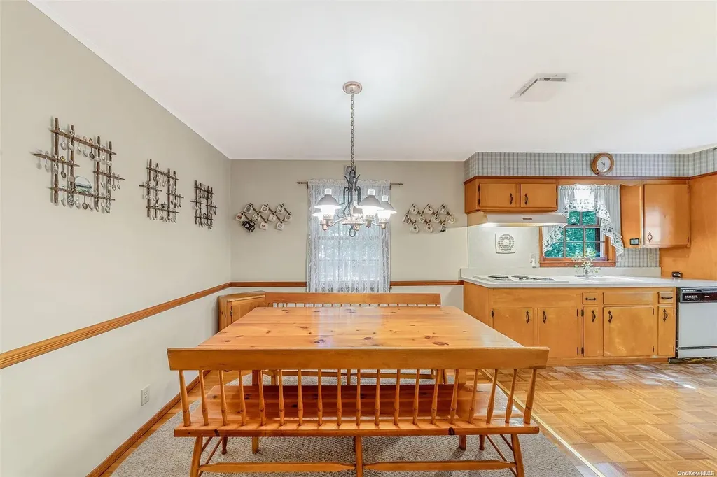 77 Stony Hill Path Smithtown NY 11787