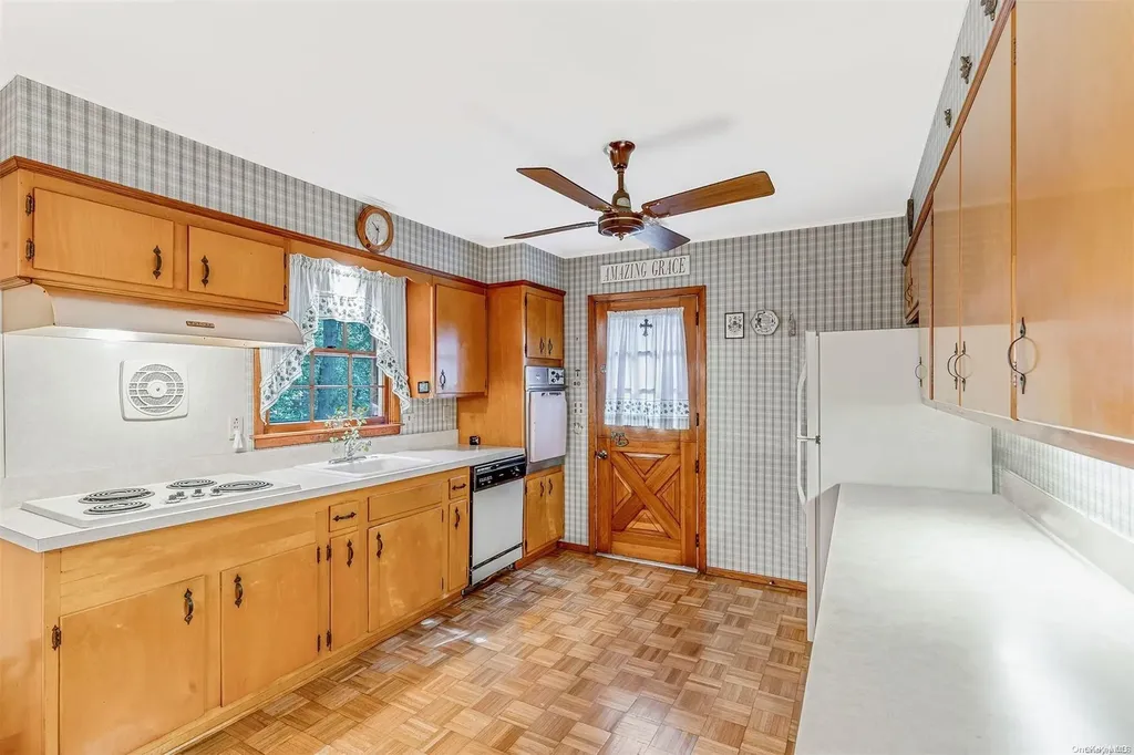77 Stony Hill Path Smithtown NY 11787