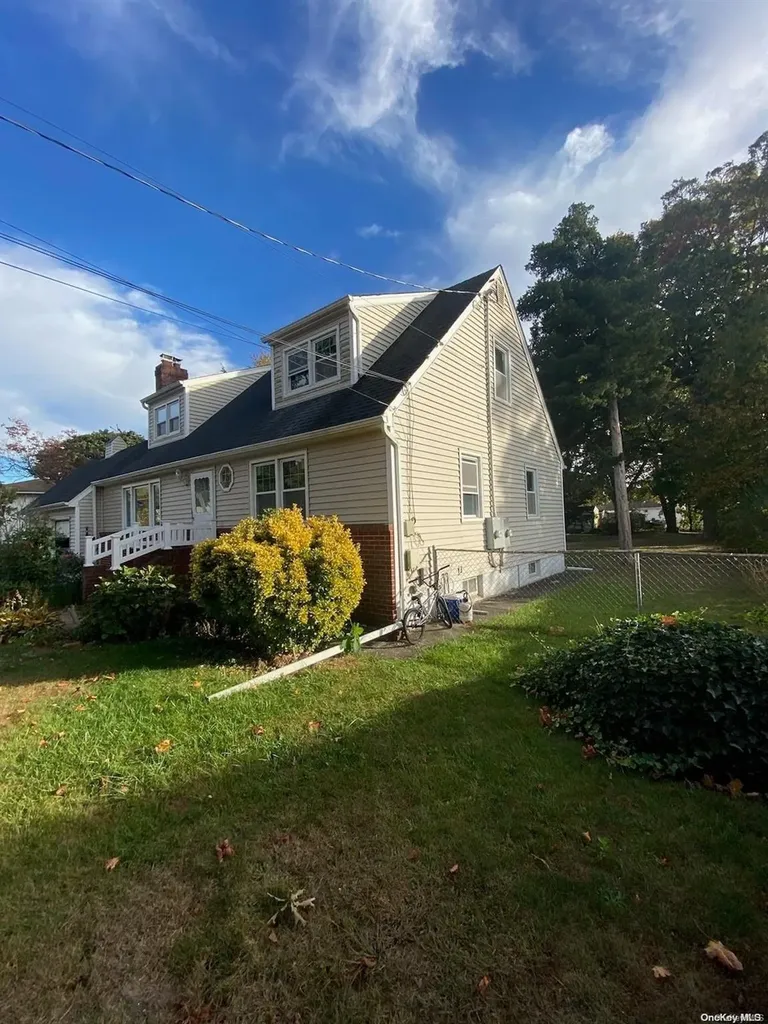 16 Frederick Avenue Bay Shore NY 11706
