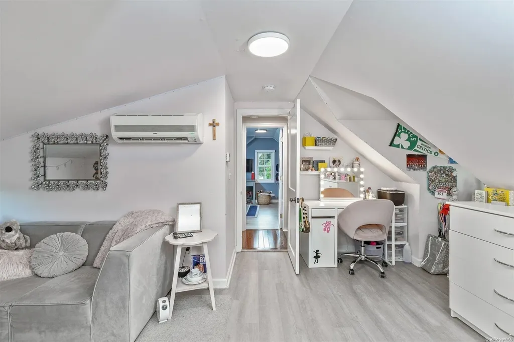 335 4th Avenue Saint James NY 11780