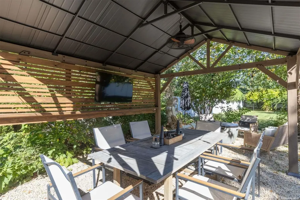 335 4th Avenue Saint James NY 11780