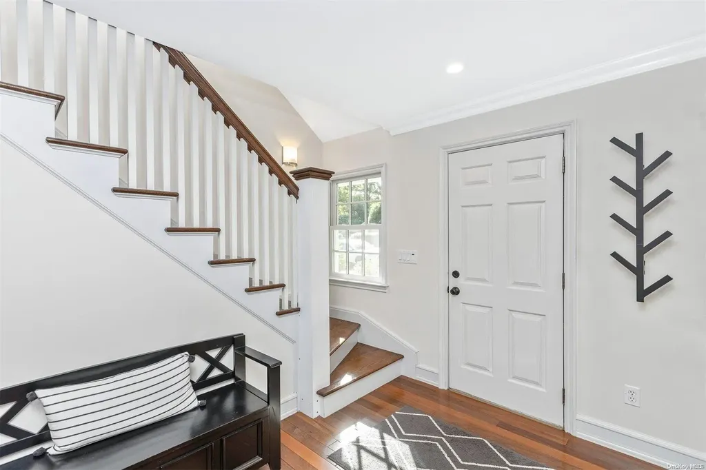 335 4th Avenue Saint James NY 11780