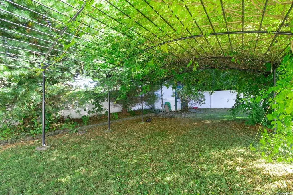 335 4th Avenue Saint James NY 11780