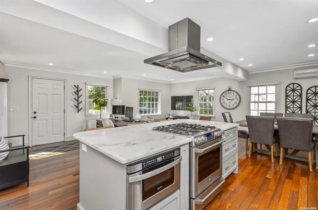 335 4th Avenue Saint James NY 11780